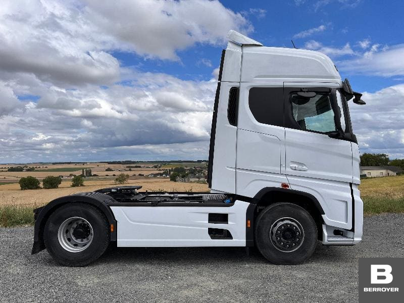 TRACTEUR ROUTIER FORD...